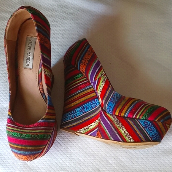 Steve Madden "Pammy" Rainbow 🌈 Wedges- 7.5 Good ,used condition - Picture 2 of 6